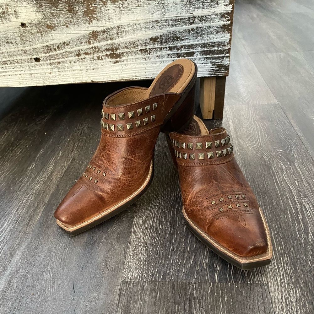 ARIAT booties